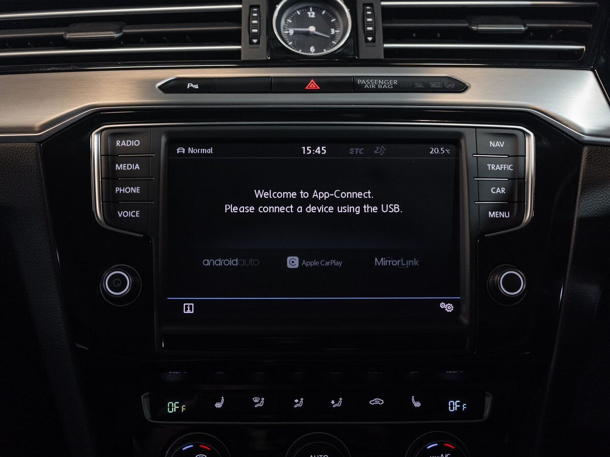 Volkswagen Passat 2016 - фото автомобиля