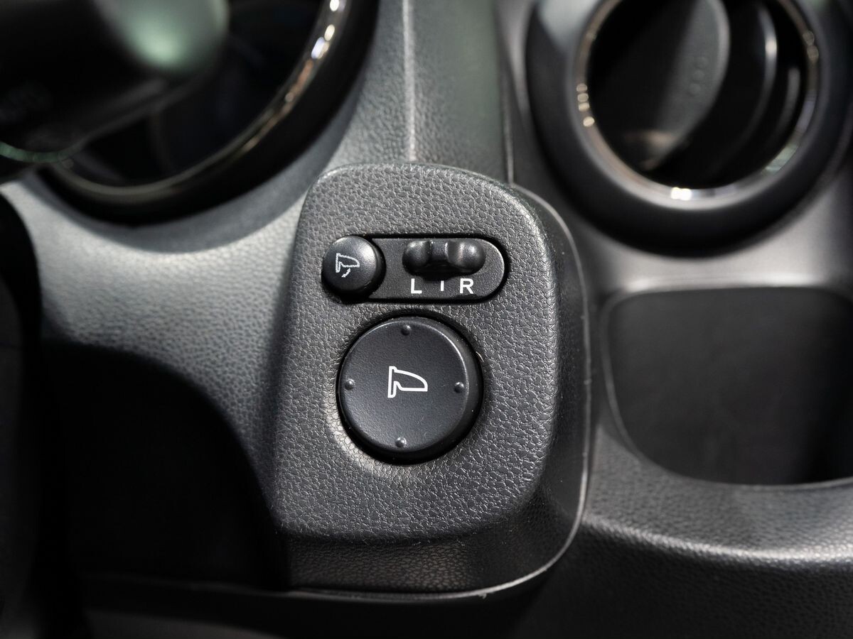 Honda Fit Shuttle 2012 - фото автомобиля