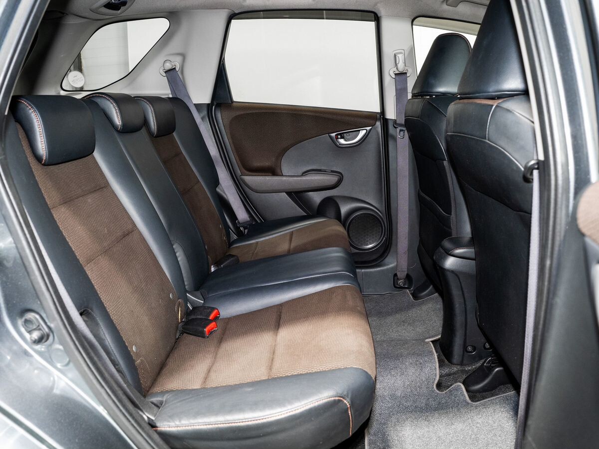 Honda Fit Shuttle 2012 - фото автомобиля