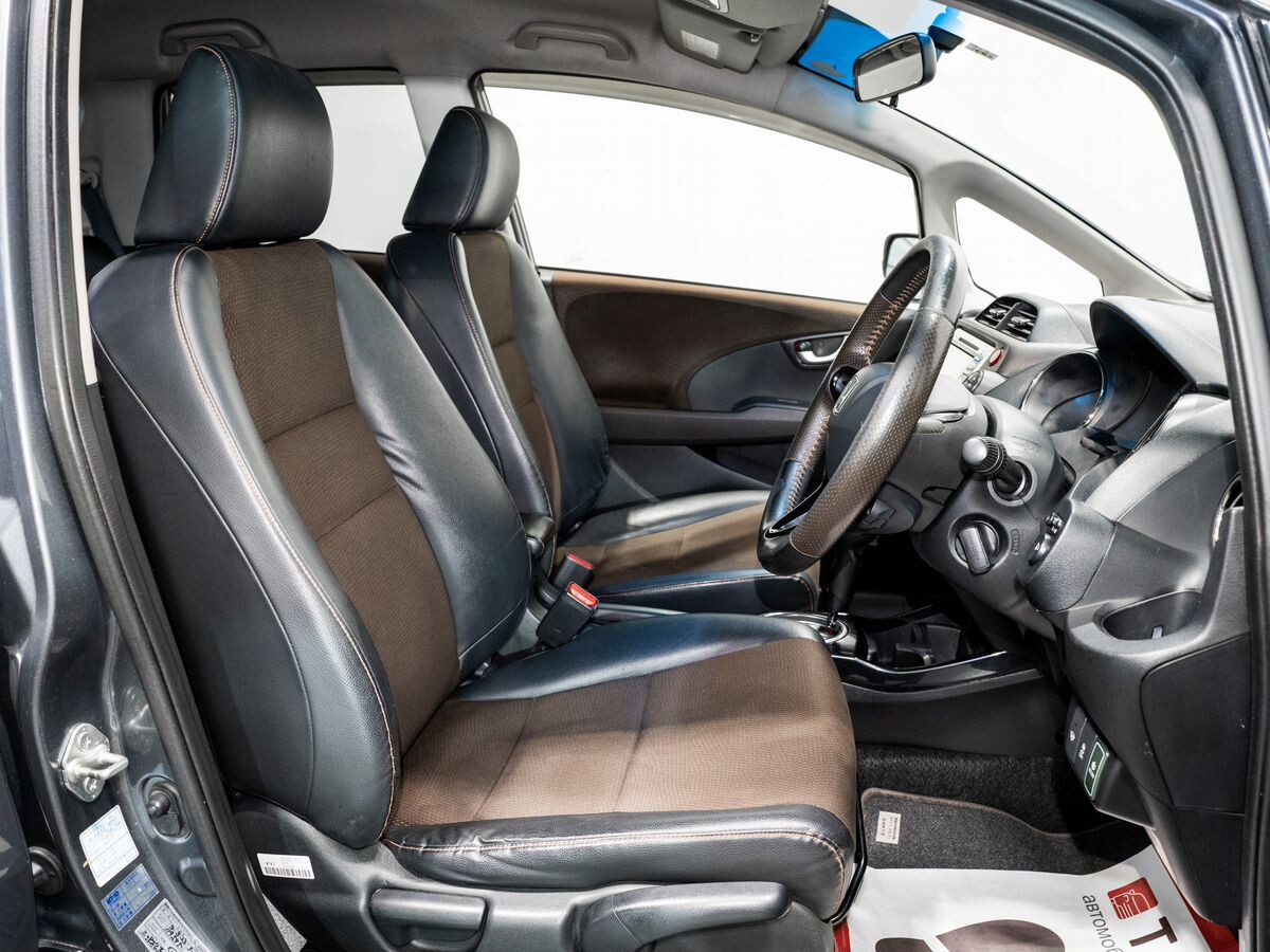Honda Fit Shuttle 2012 - фото автомобиля