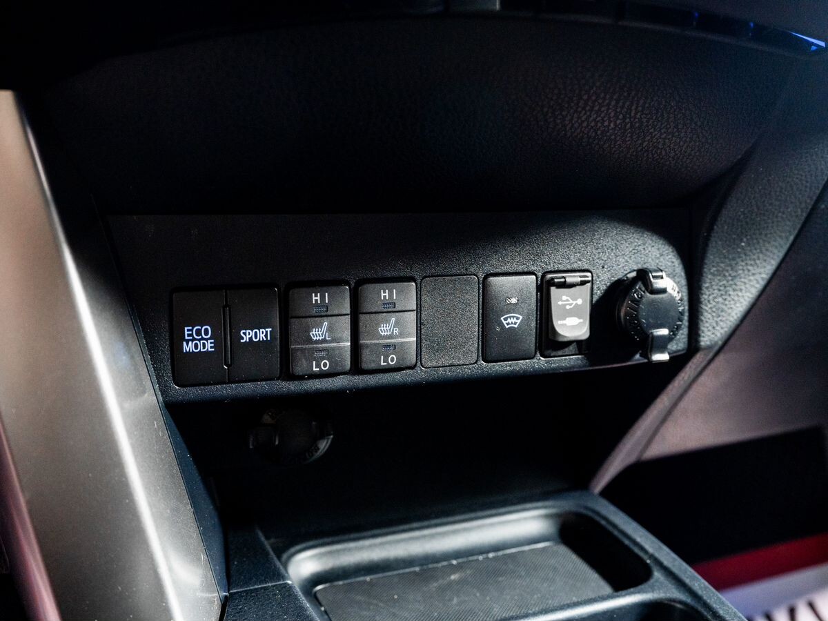 Toyota RAV4 2017 - фото автомобиля