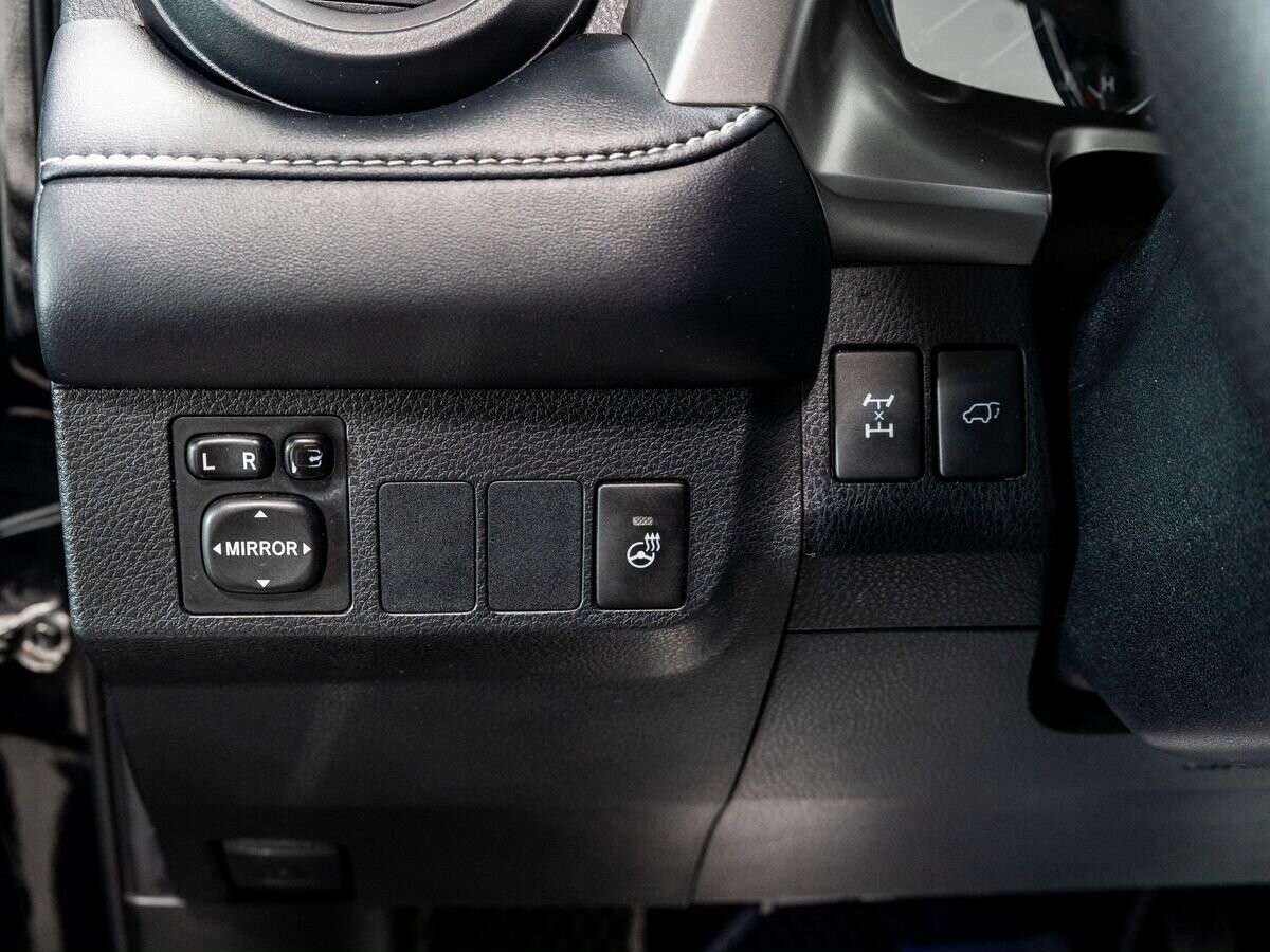 Toyota RAV4 2017 - фото автомобиля