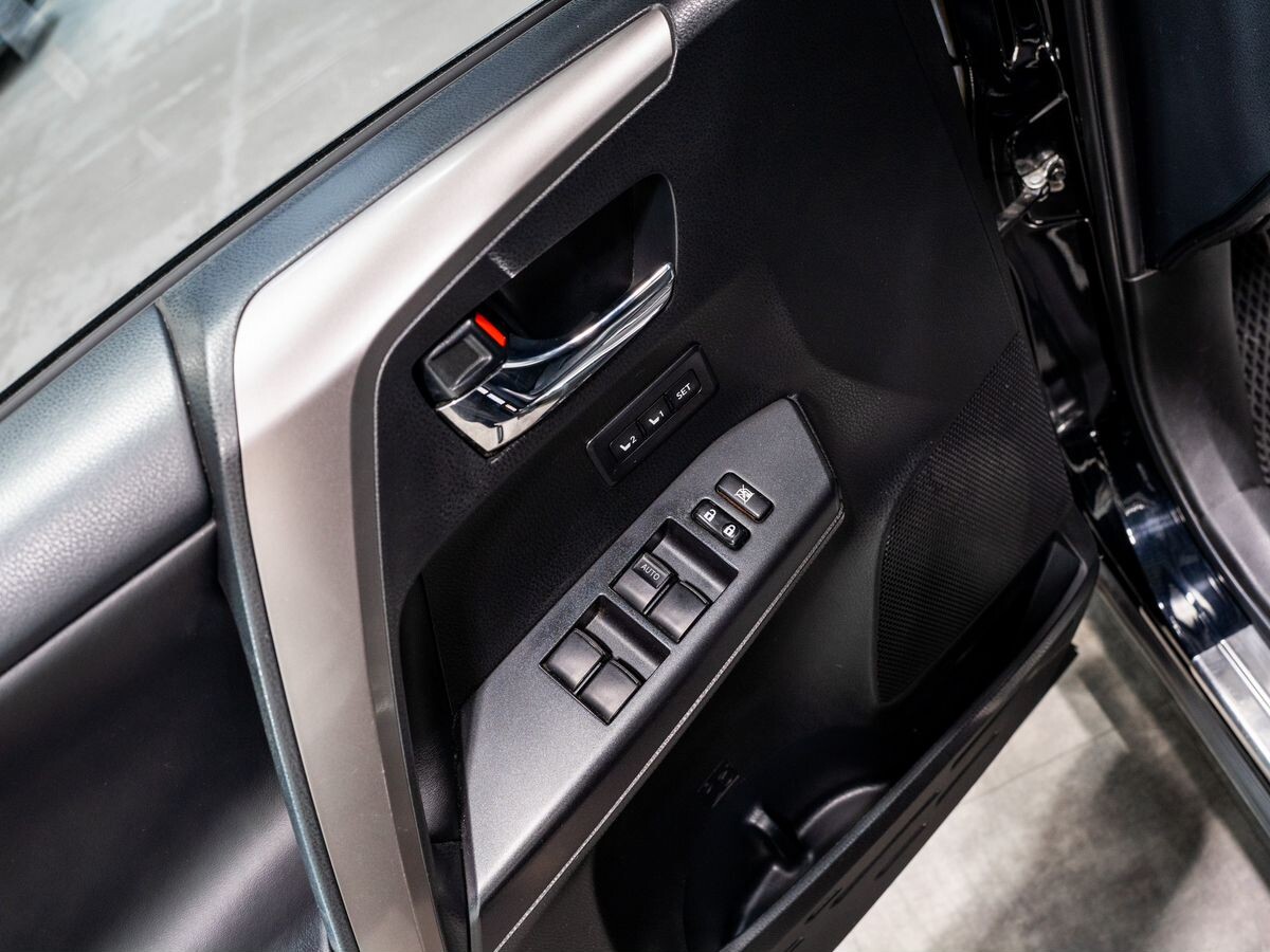 Toyota RAV4 2017 - фото автомобиля