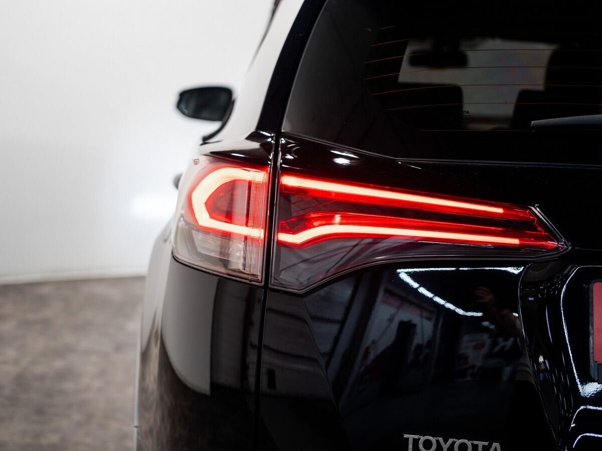 Toyota RAV4 2017 - фото автомобиля