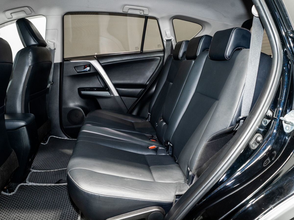 Toyota RAV4 2017 - фото автомобиля