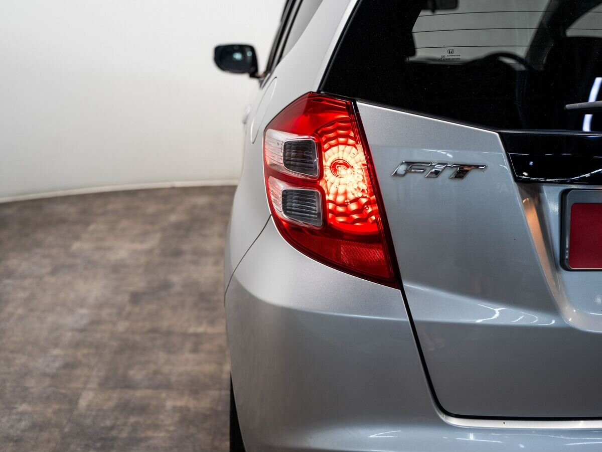 Honda Fit 2010 - фото автомобиля