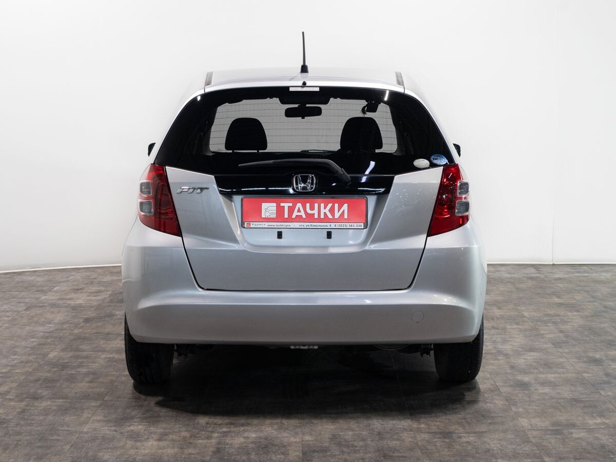 Honda Fit 2010 - фото автомобиля
