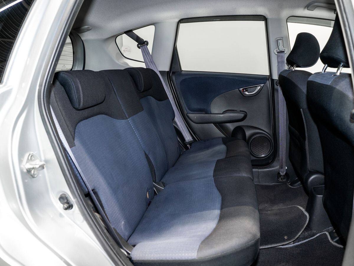 Honda Fit 2010 - фото автомобиля