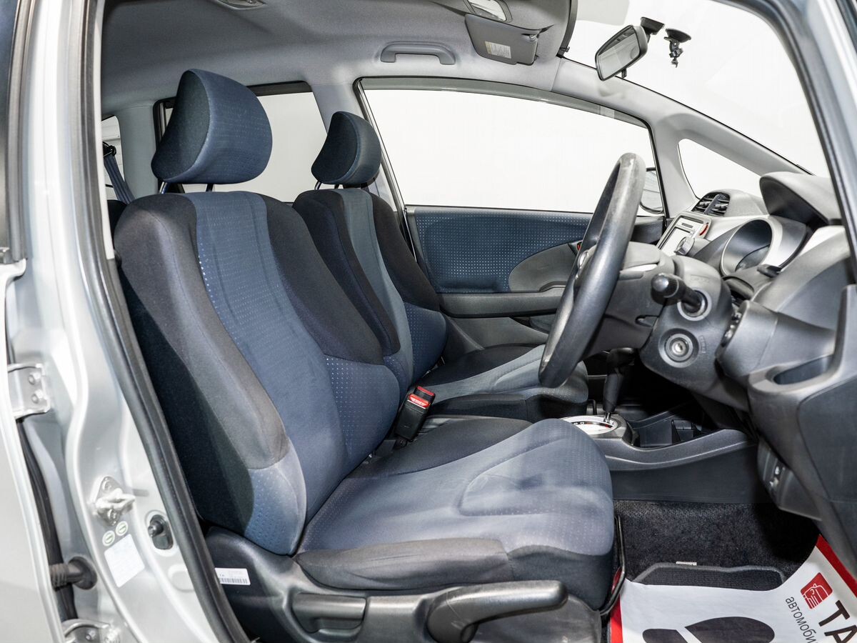 Honda Fit 2010 - фото автомобиля