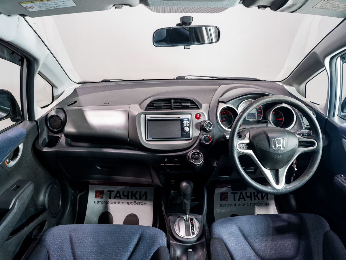 Honda Fit 2010 - фото автомобиля
