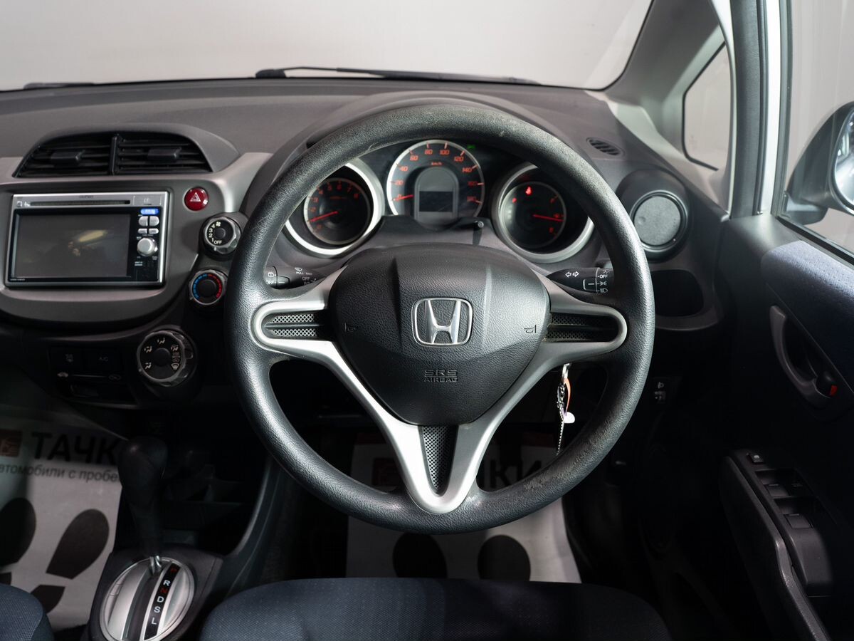 Honda Fit 2010 - фото автомобиля
