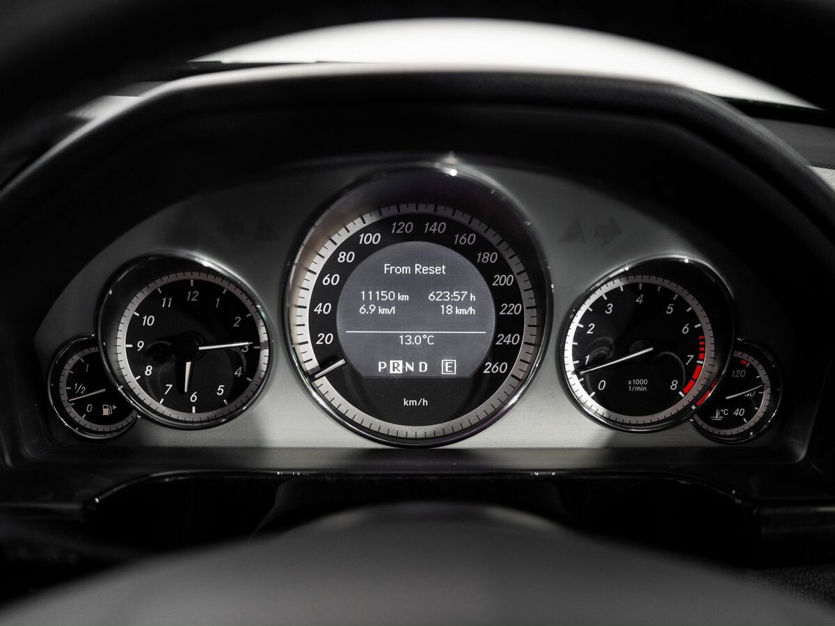 Mercedes-Benz E-Class 2010 - фото автомобиля