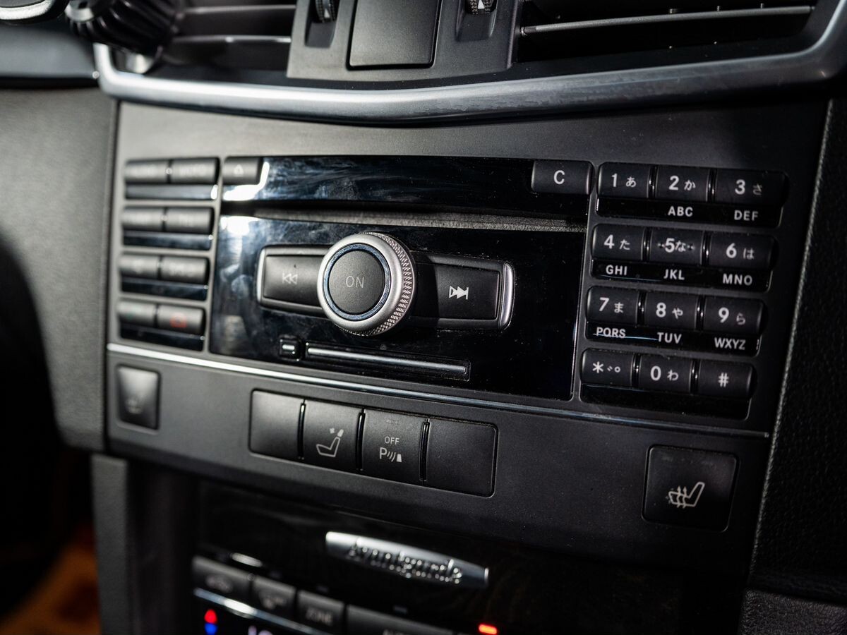 Mercedes-Benz E-Class 2010 - фото автомобиля