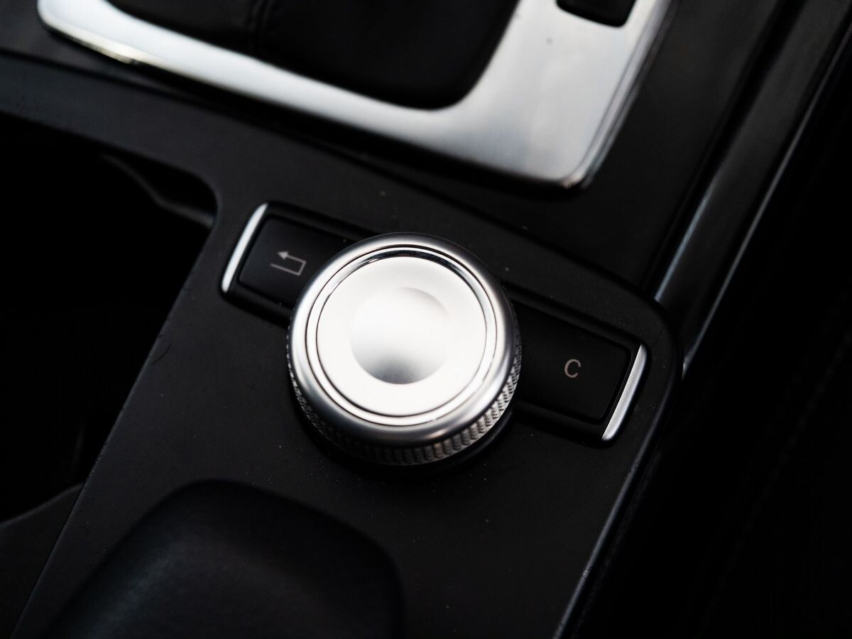 Mercedes-Benz E-Class 2010 - фото автомобиля