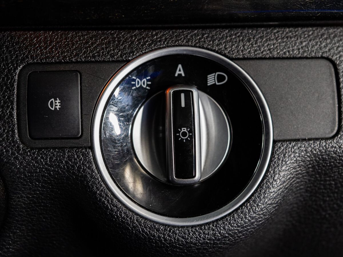 Mercedes-Benz E-Class 2010 - фото автомобиля