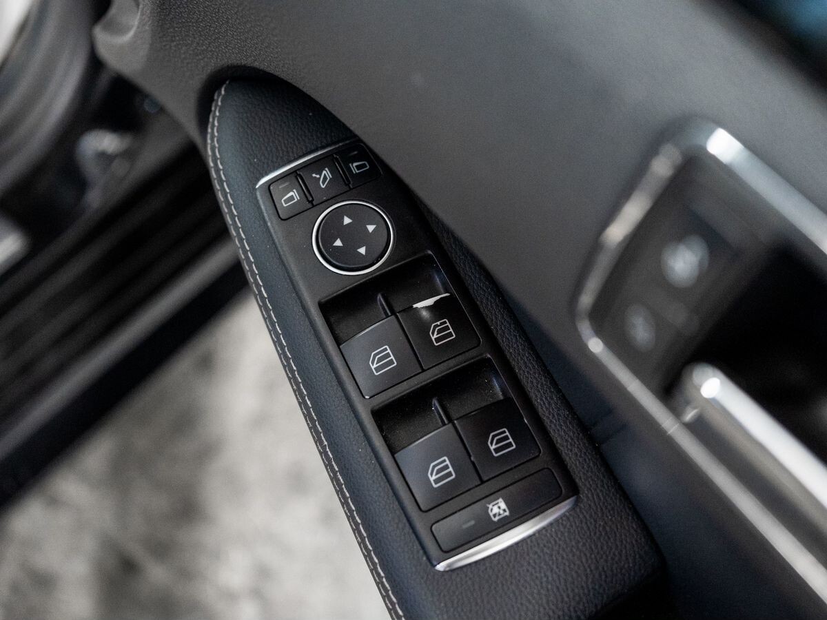 Mercedes-Benz E-Class 2010 - фото автомобиля