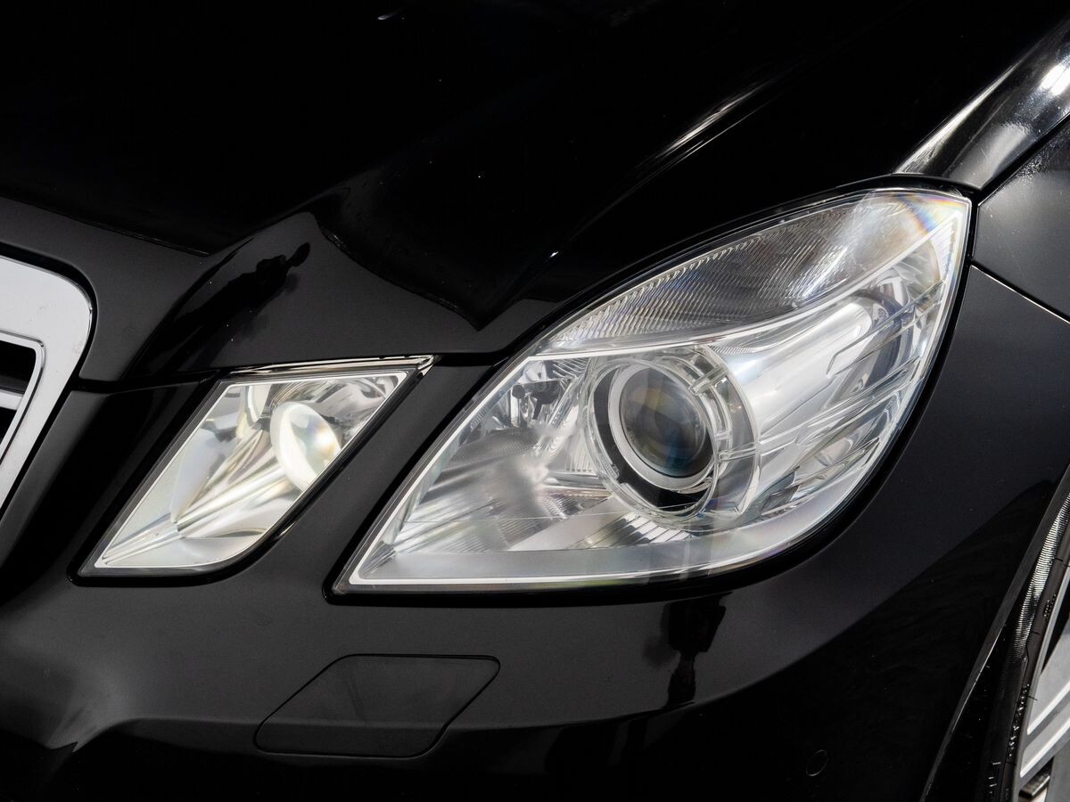Mercedes-Benz E-Class 2010 - фото автомобиля