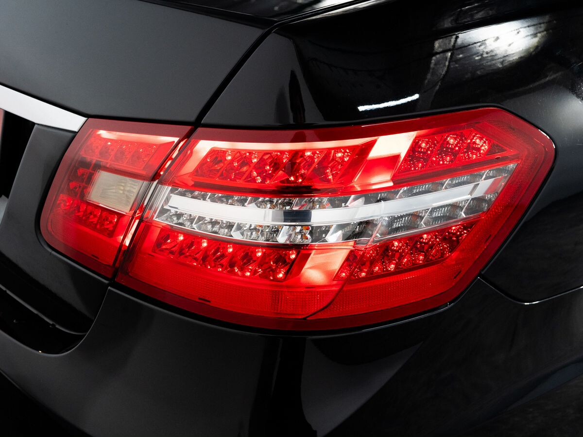 Mercedes-Benz E-Class 2010 - фото автомобиля
