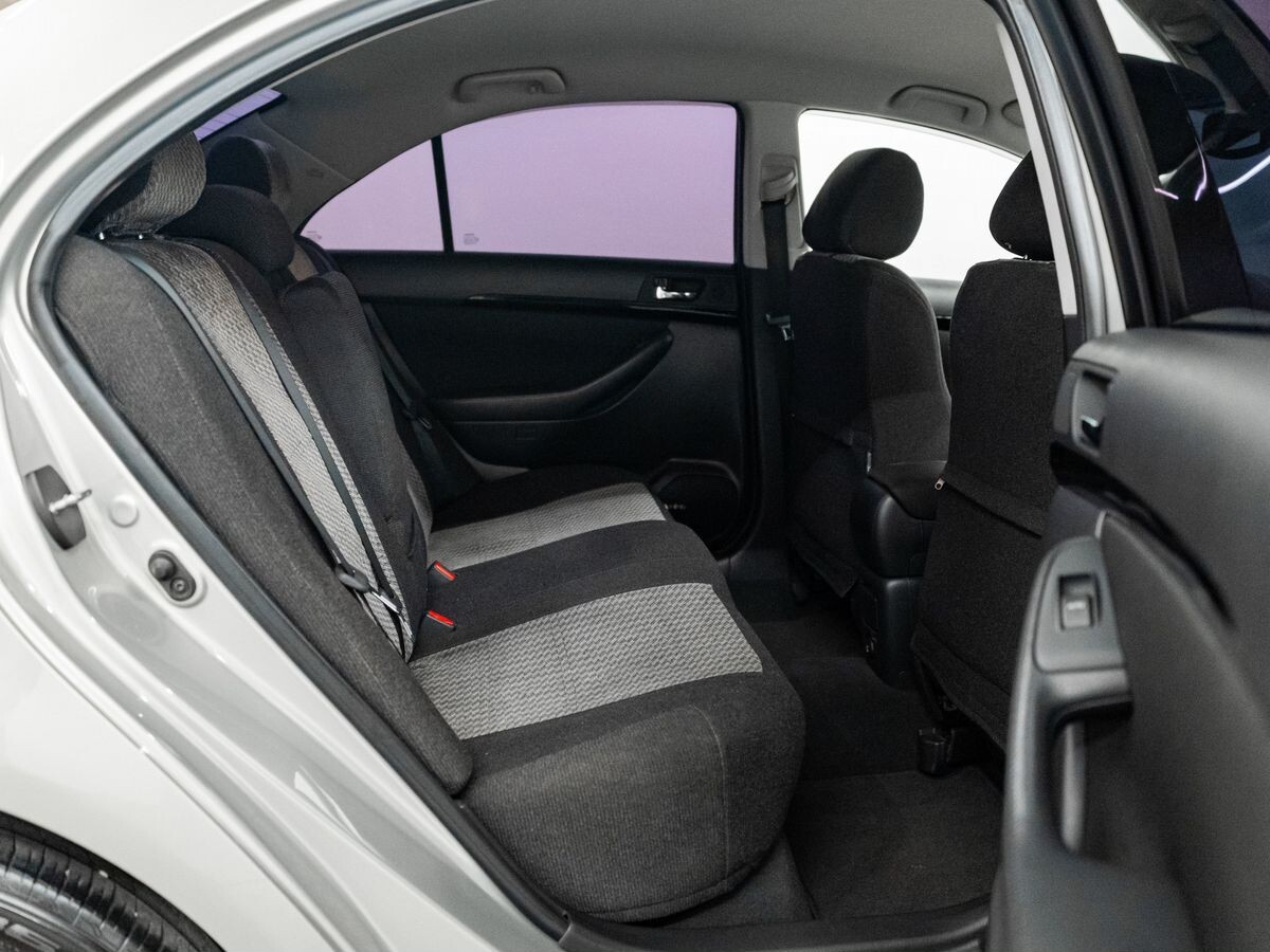 Toyota Avensis 2008 - фото автомобиля
