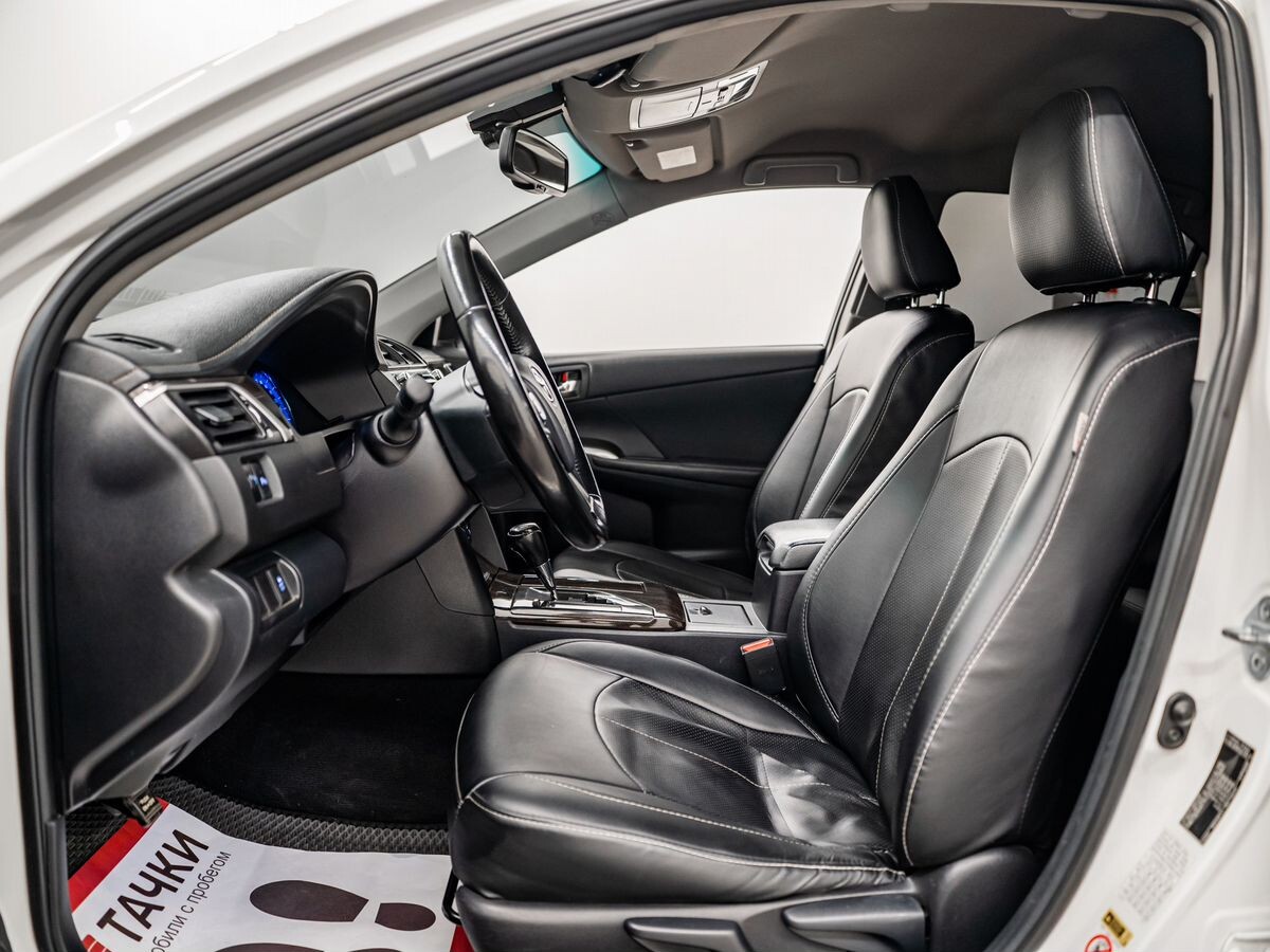 Toyota Camry 2015 - фото автомобиля
