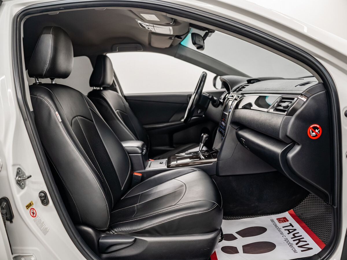 Toyota Camry 2015 - фото автомобиля