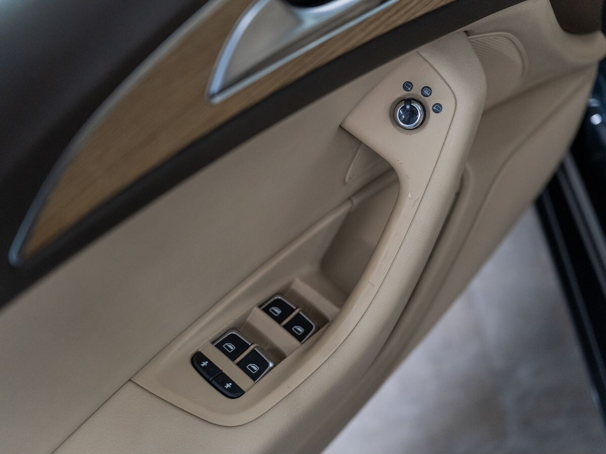 Audi A6 2011 - фото автомобиля