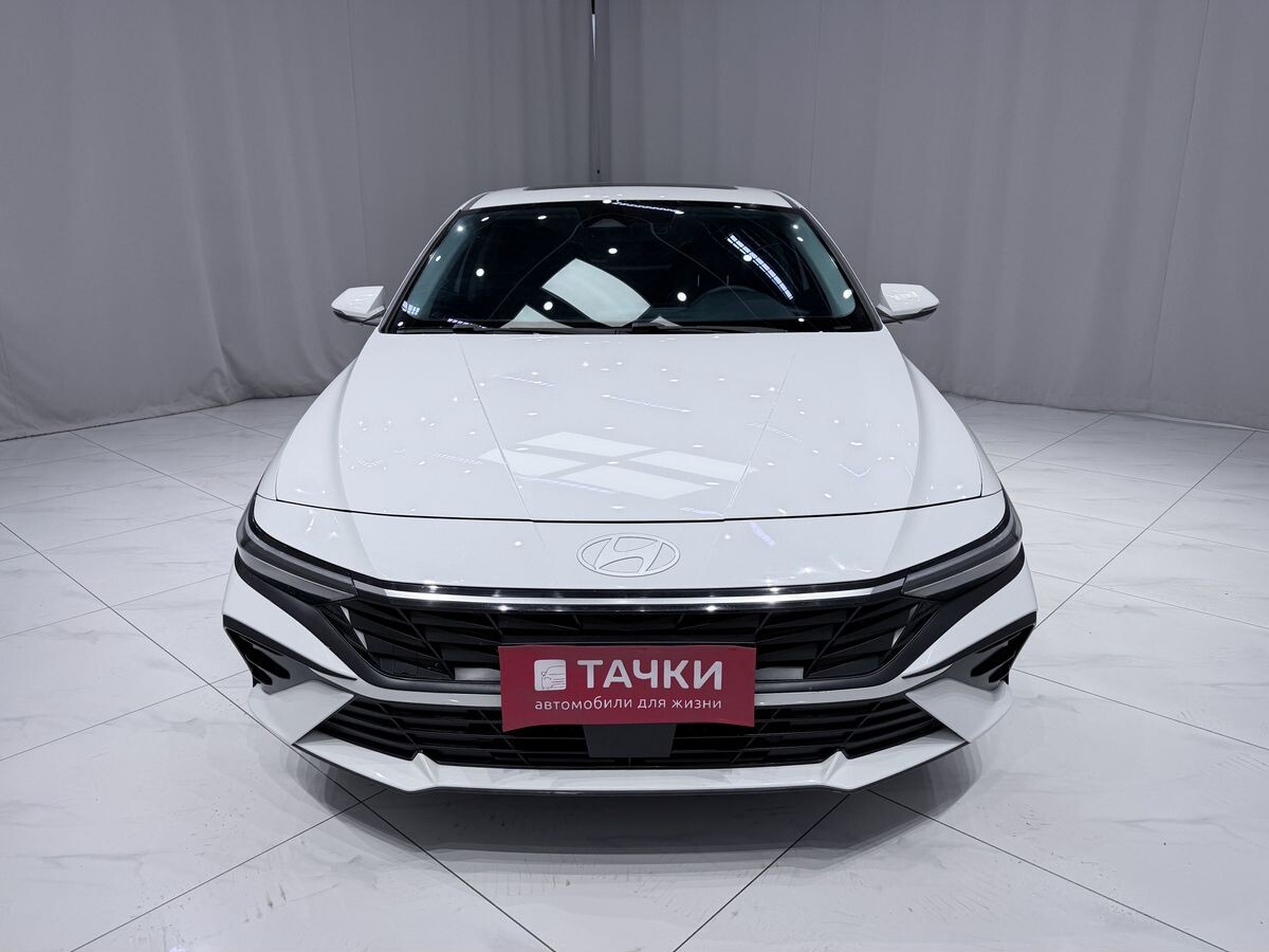Hyundai Elantra 2023 - фото автомобиля