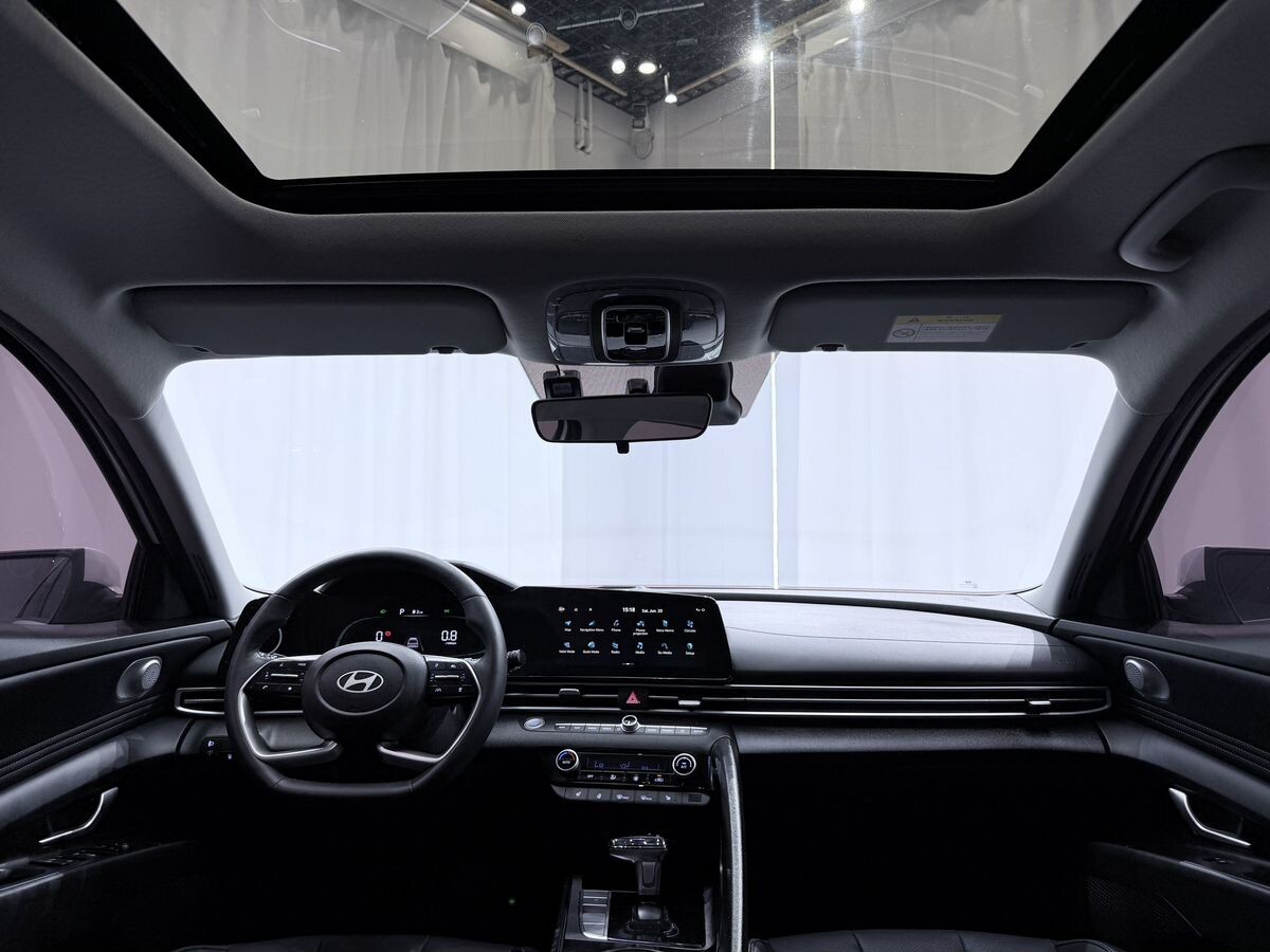 Hyundai Elantra 2023 - фото автомобиля