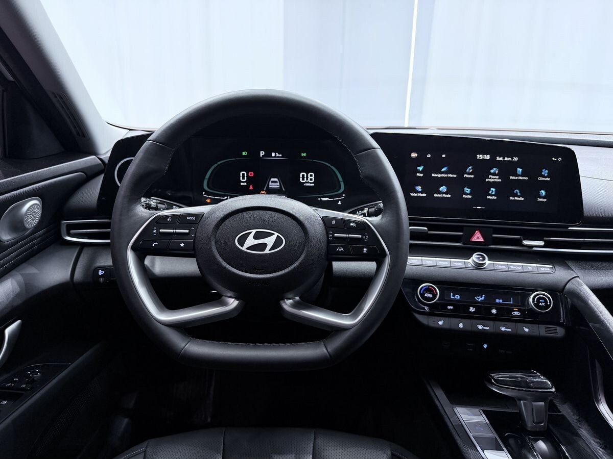 Hyundai Elantra 2023 - фото автомобиля