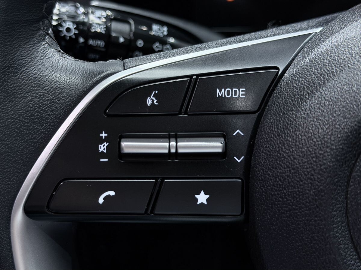 Hyundai Elantra 2023 - фото автомобиля