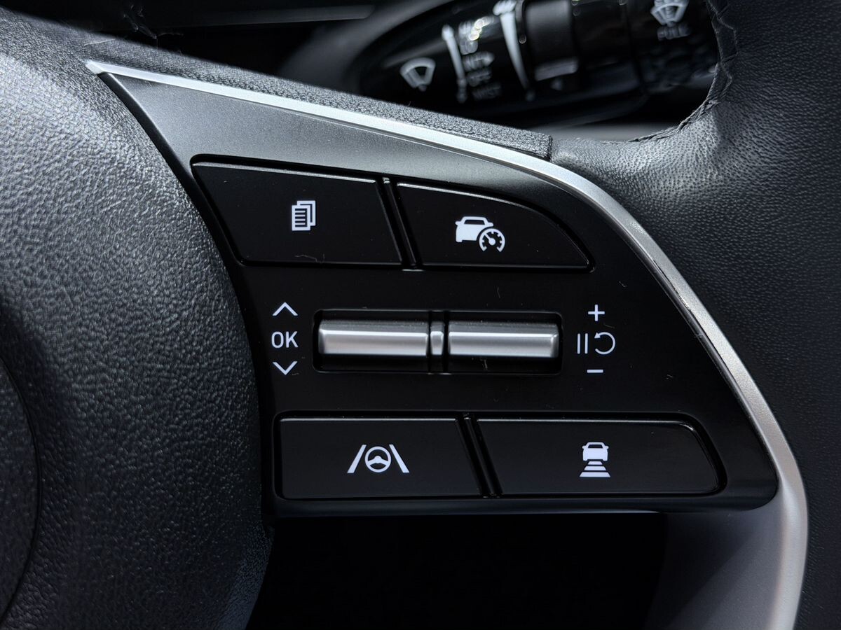 Hyundai Elantra 2023 - фото автомобиля