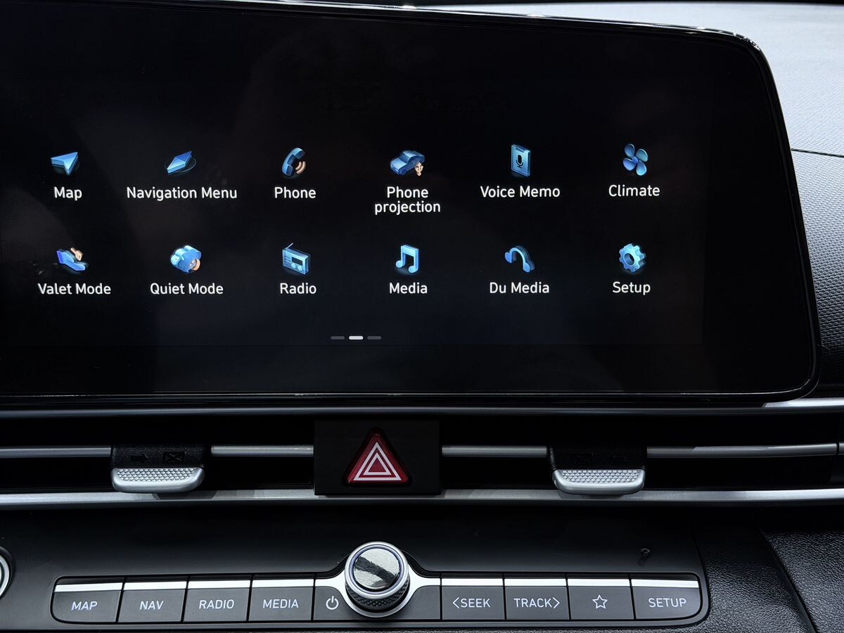 Hyundai Elantra 2023 - фото автомобиля