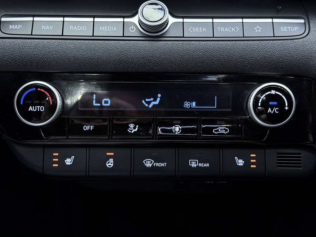 Hyundai Elantra 2023 - фото автомобиля