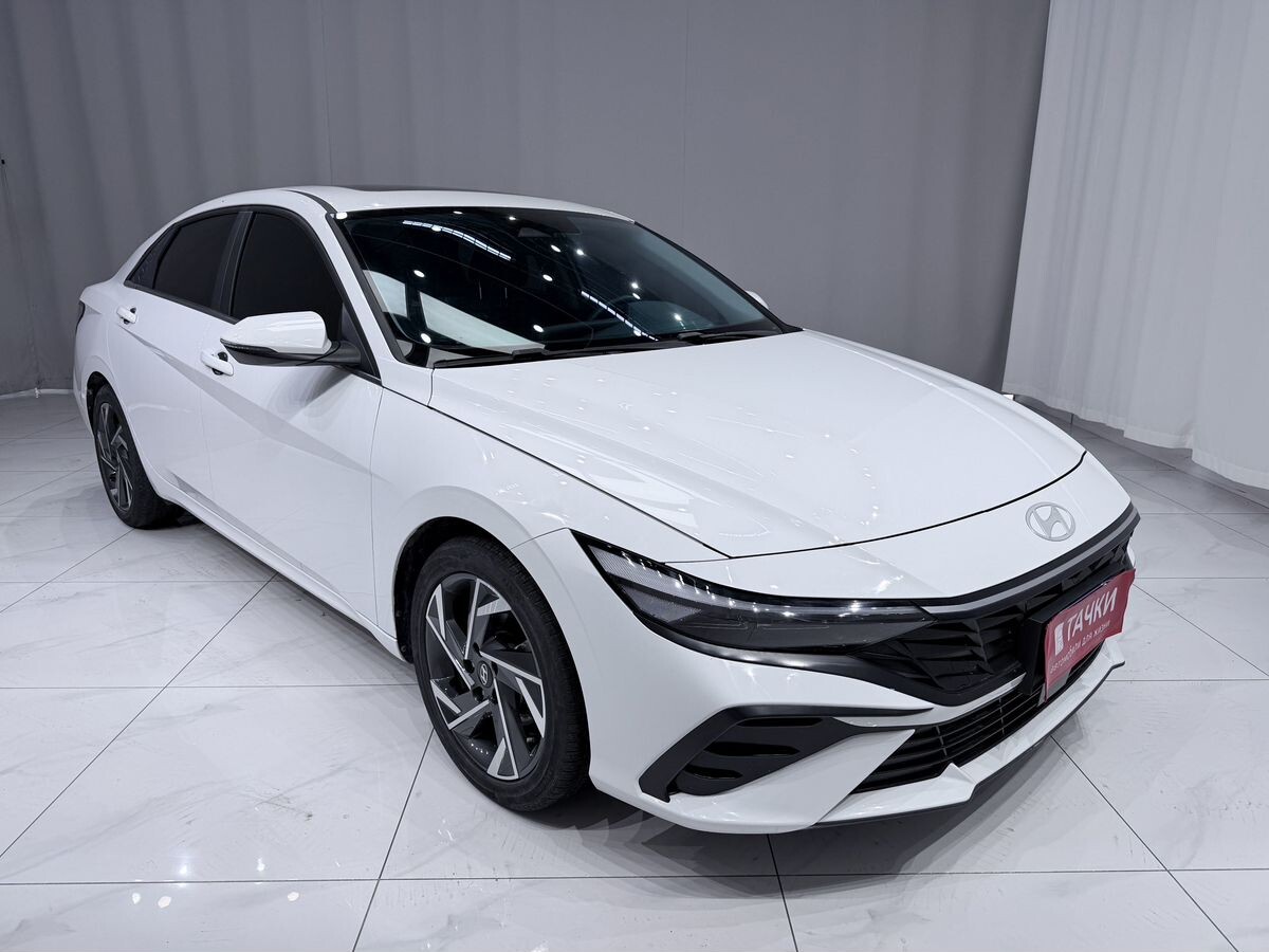 Hyundai Elantra 2023 - фото автомобиля
