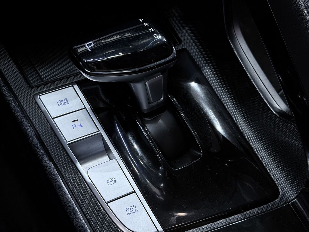 Hyundai Elantra 2023 - фото автомобиля