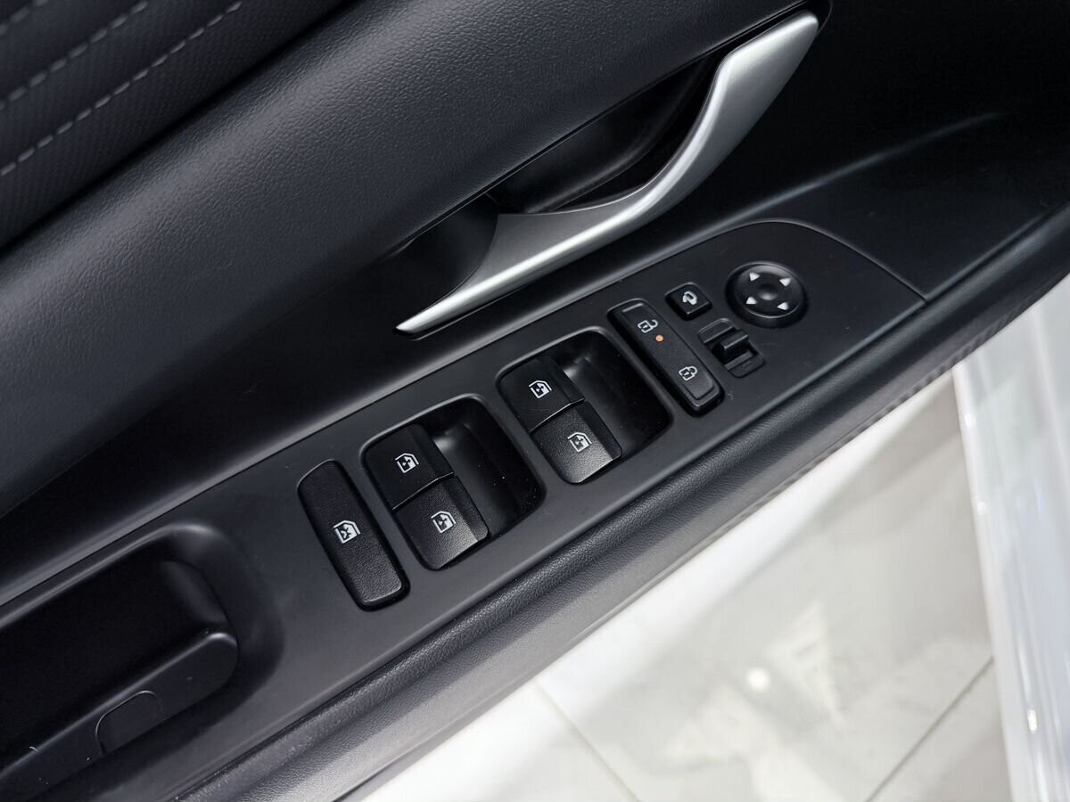 Hyundai Elantra 2023 - фото автомобиля