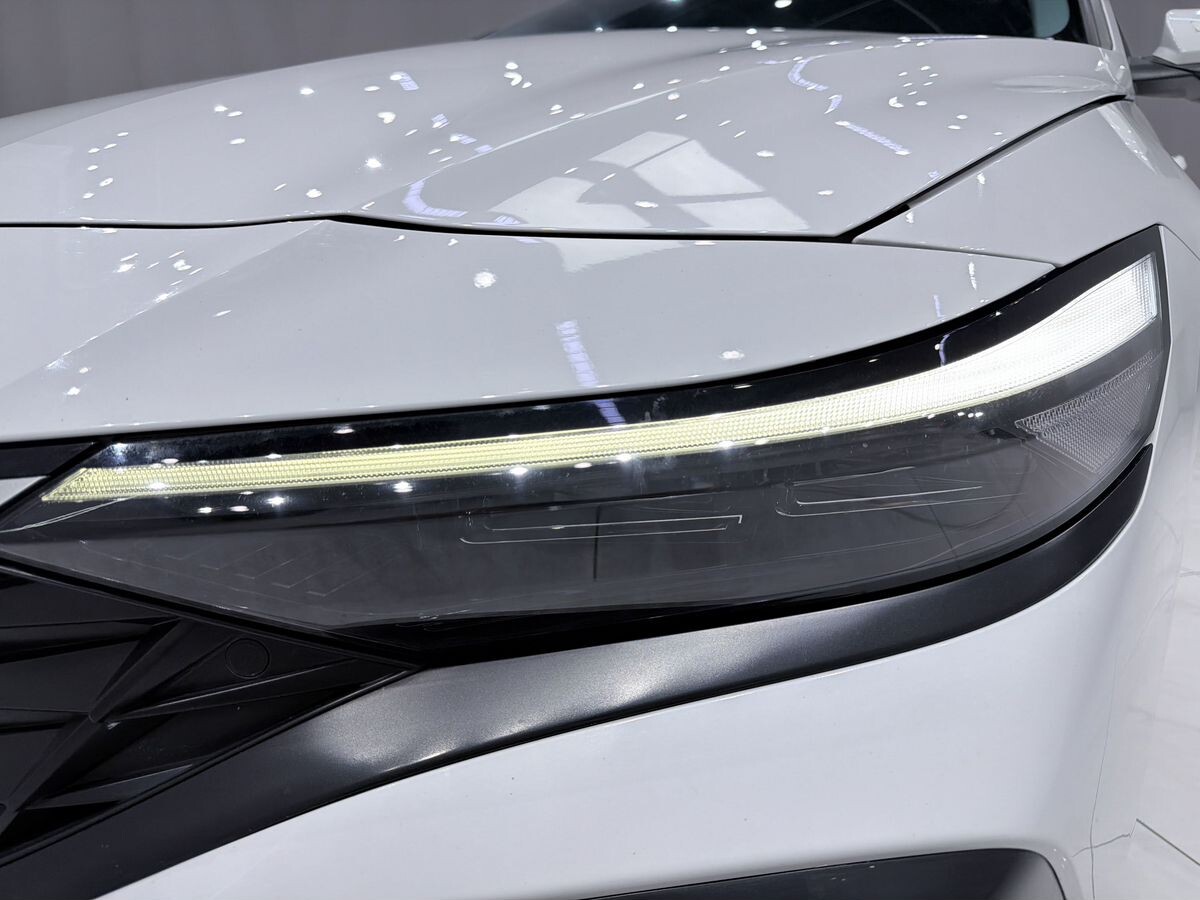 Hyundai Elantra 2023 - фото автомобиля