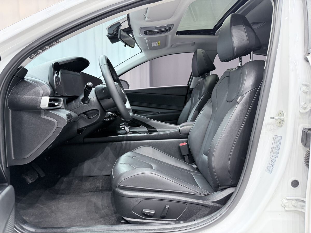 Hyundai Elantra 2023 - фото автомобиля