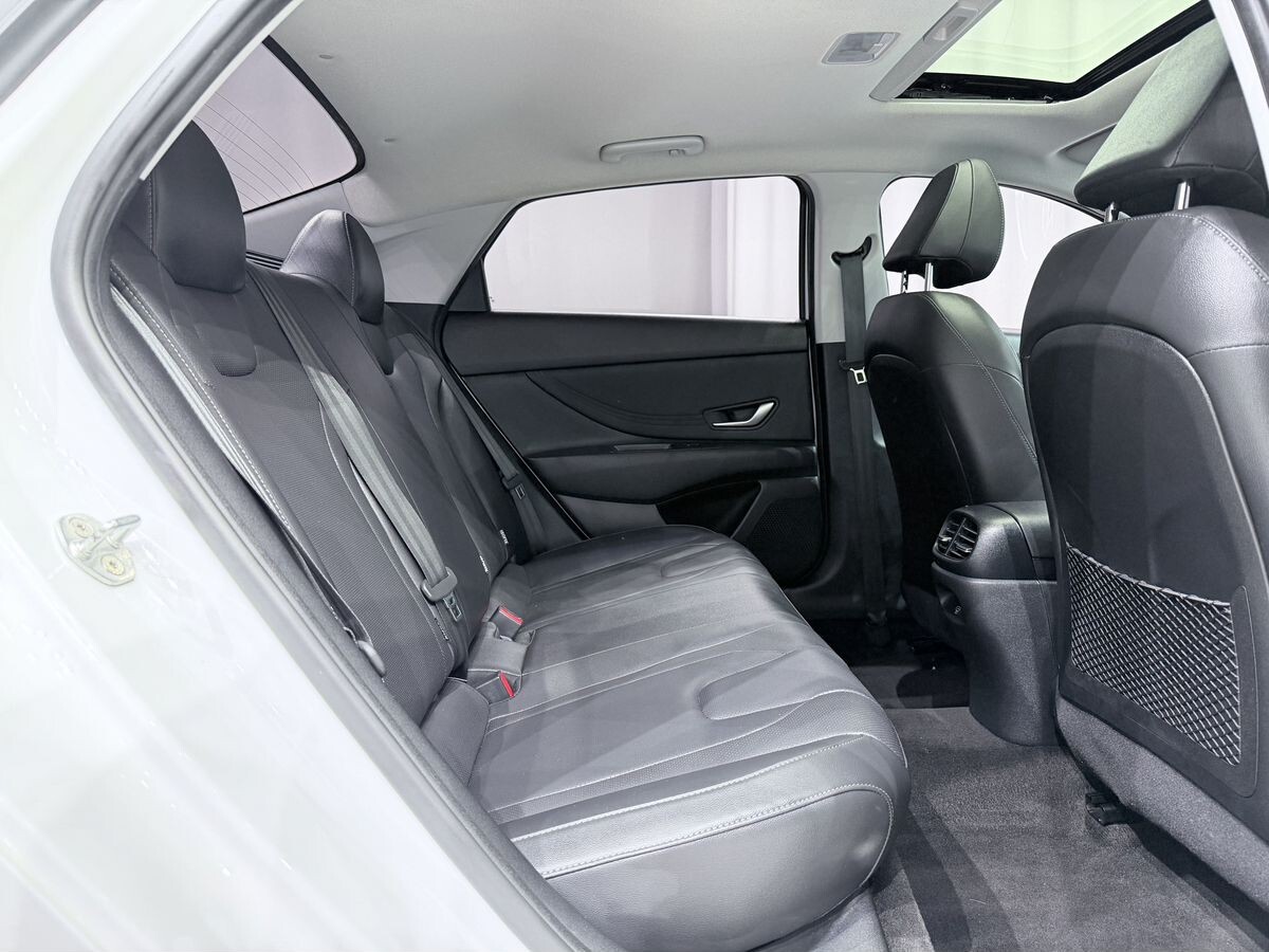 Hyundai Elantra 2023 - фото автомобиля