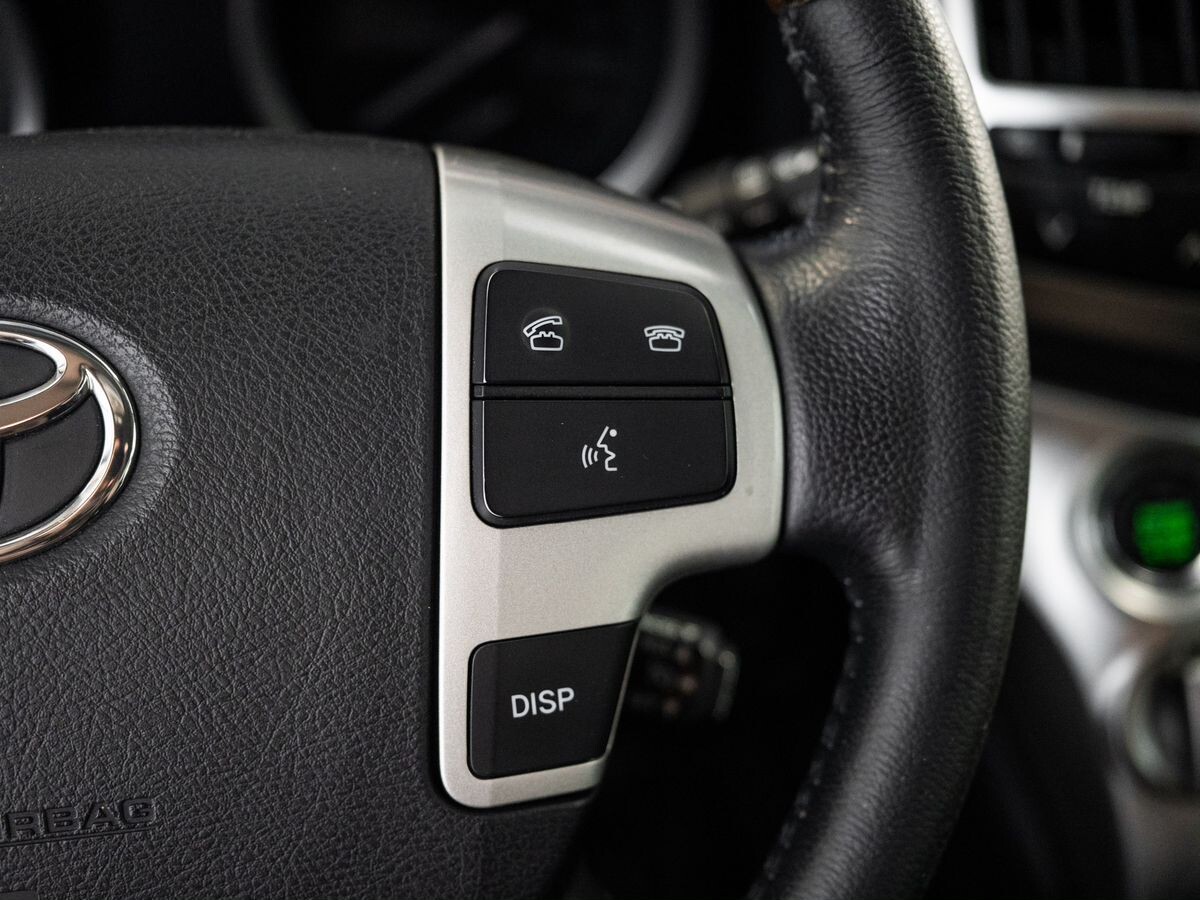 Toyota Land Cruiser 2013 - фото автомобиля