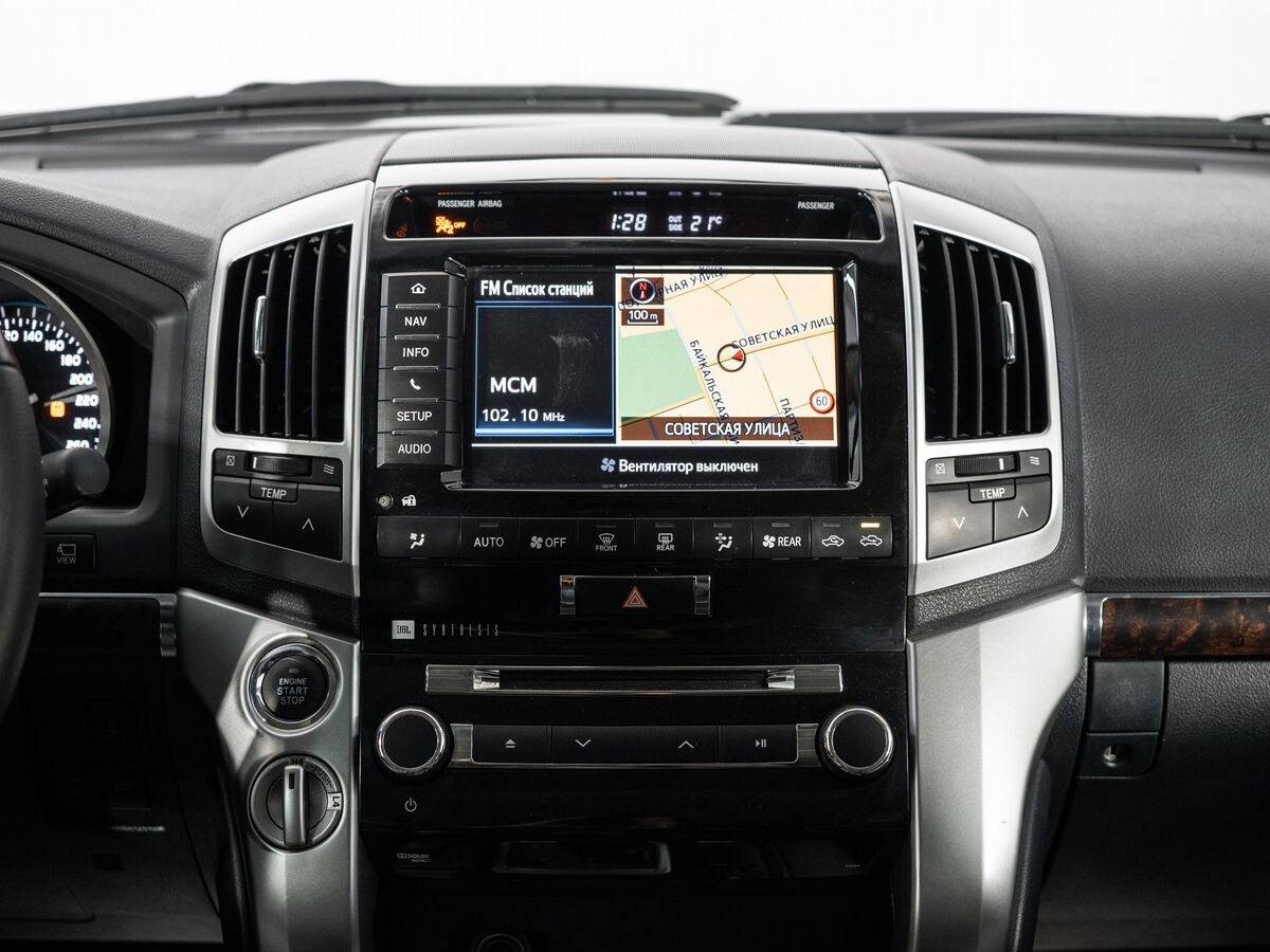 Toyota Land Cruiser 2013 - фото автомобиля