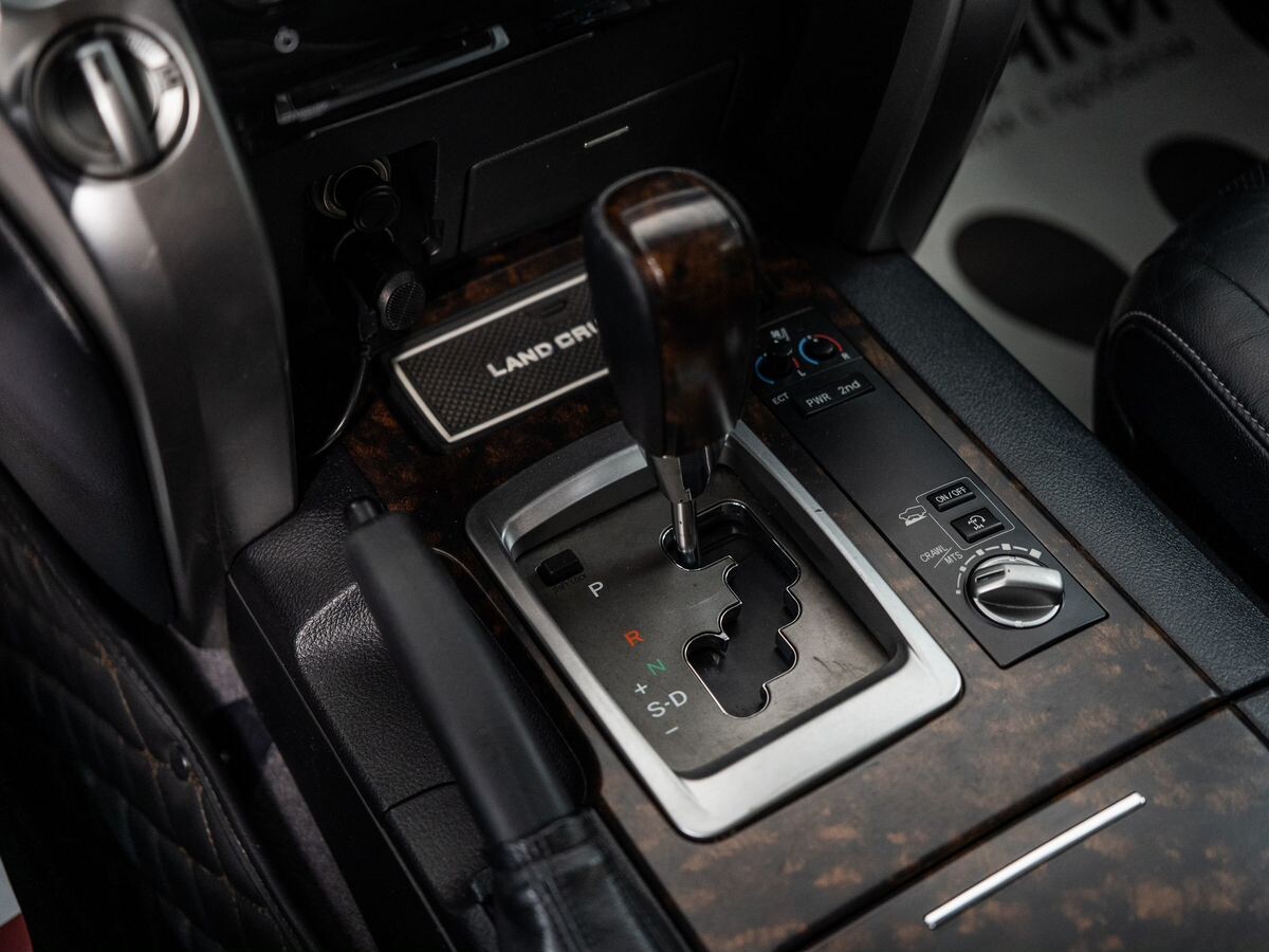 Toyota Land Cruiser 2013 - фото автомобиля