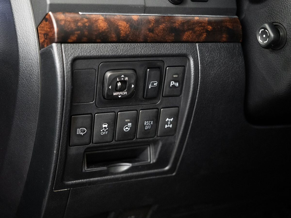 Toyota Land Cruiser 2013 - фото автомобиля