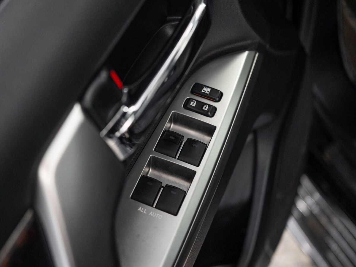 Toyota Land Cruiser 2013 - фото автомобиля