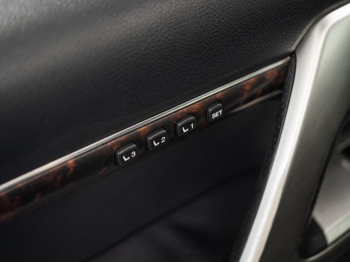 Toyota Land Cruiser 2013 - фото автомобиля