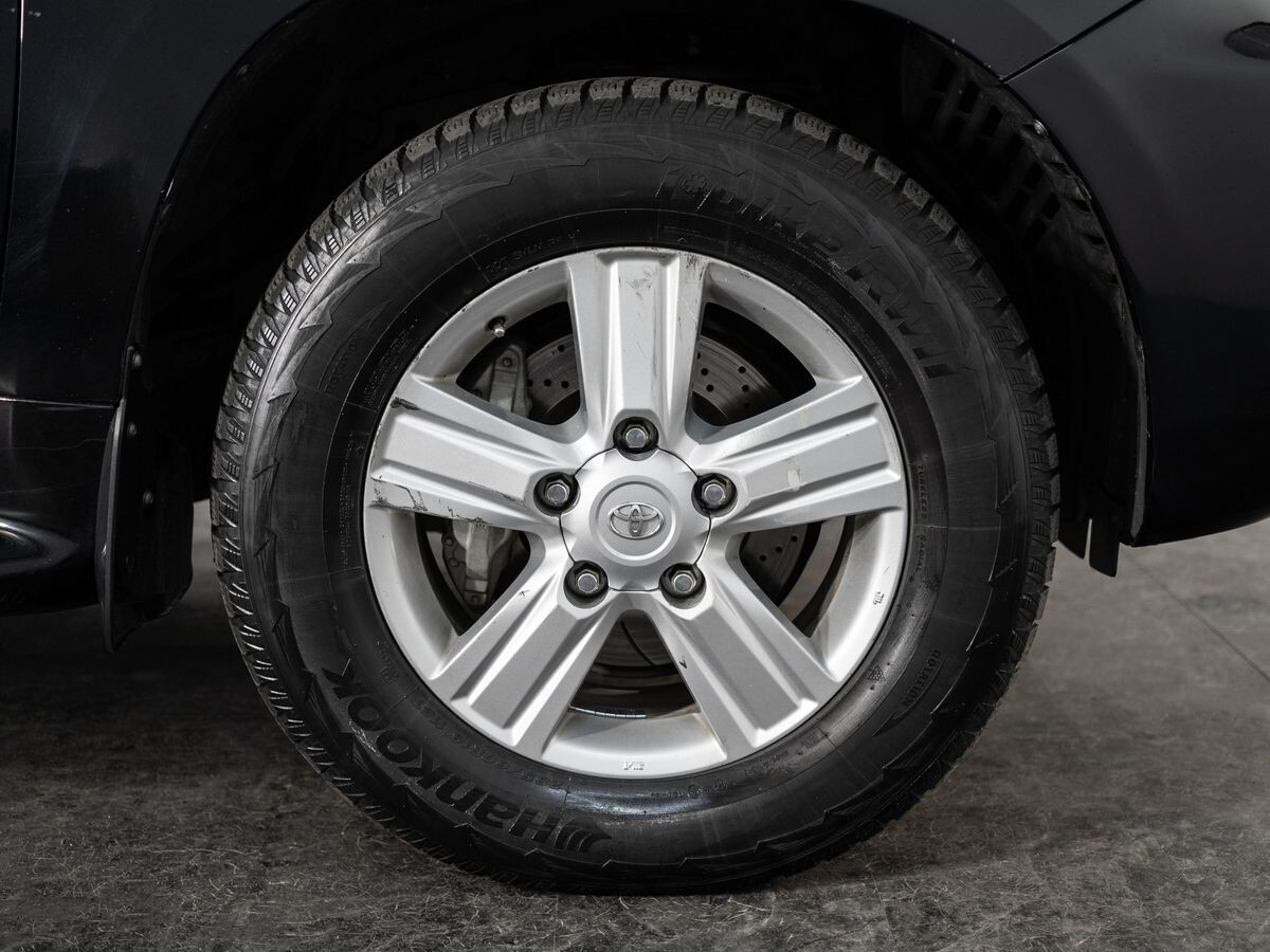Toyota Land Cruiser 2013 - фото автомобиля