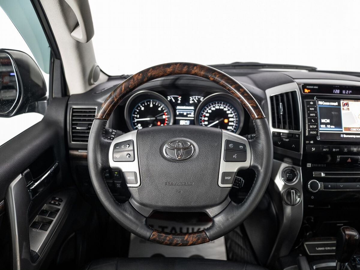 Toyota Land Cruiser 2013 - фото автомобиля