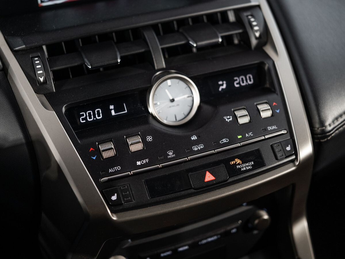 Lexus NX300 2017 - фото автомобиля