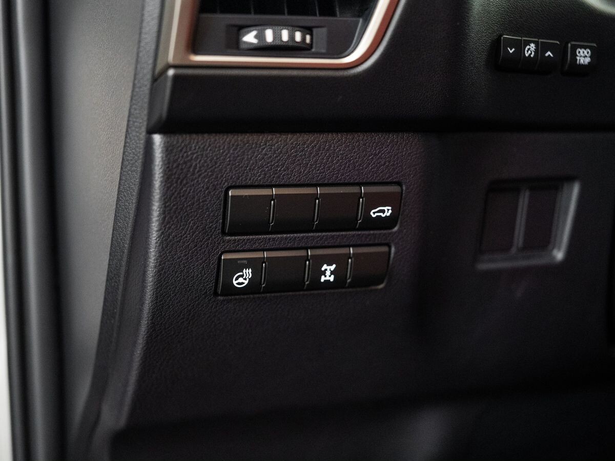 Lexus NX300 2017 - фото автомобиля