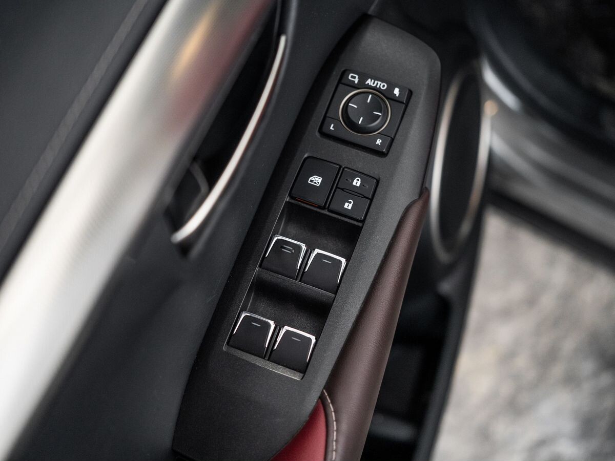 Lexus NX300 2017 - фото автомобиля